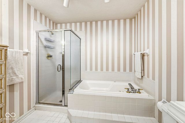 7884 Clearwater Parkway, Indianapolis, IN 46240