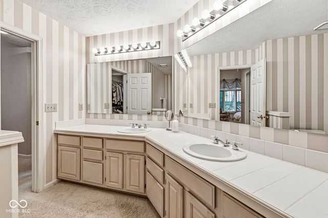 7884 Clearwater Parkway, Indianapolis, IN 46240