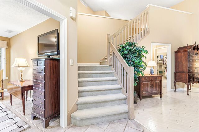 7884 Clearwater Parkway, Indianapolis, IN 46240