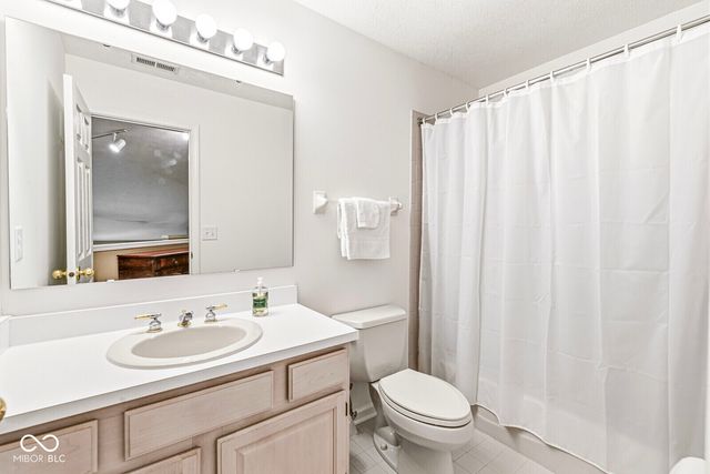 7884 Clearwater Parkway, Indianapolis, IN 46240