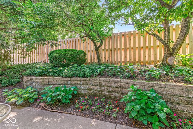 7884 Clearwater Parkway, Indianapolis, IN 46240