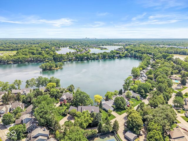 7884 Clearwater Parkway, Indianapolis, IN 46240