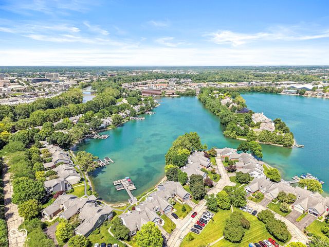 7884 Clearwater Parkway, Indianapolis, IN 46240