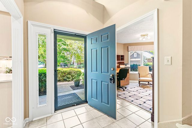7884 Clearwater Parkway, Indianapolis, IN 46240