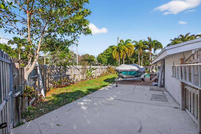 3792 NE 19th Avenue, Oakland Park, FL 33308