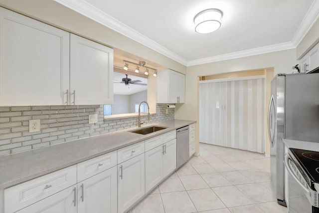 3792 NE 19th Avenue, Oakland Park, FL 33308