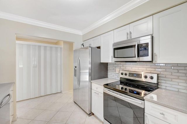 3792 NE 19th Avenue, Oakland Park, FL 33308