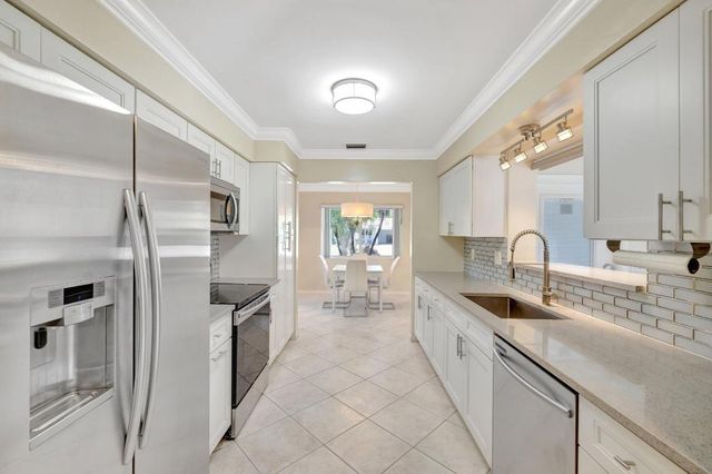 3792 NE 19th Avenue, Oakland Park, FL 33308