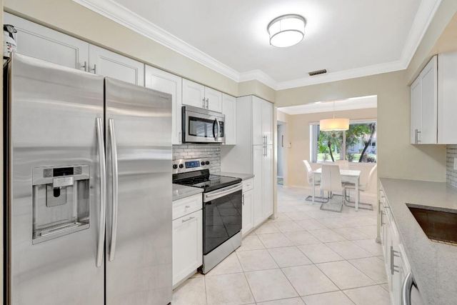 3792 NE 19th Avenue, Oakland Park, FL 33308