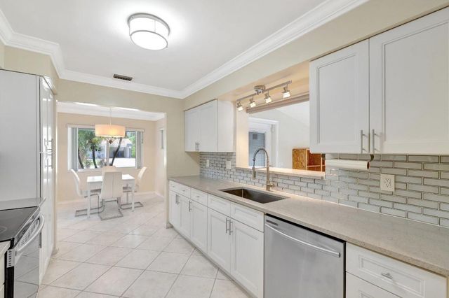 3792 NE 19th Avenue, Oakland Park, FL 33308