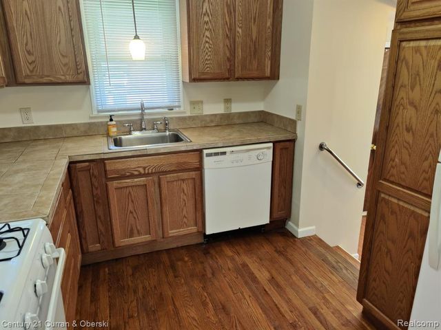 24311 Notre Dame Street, Dearborn, MI 48124