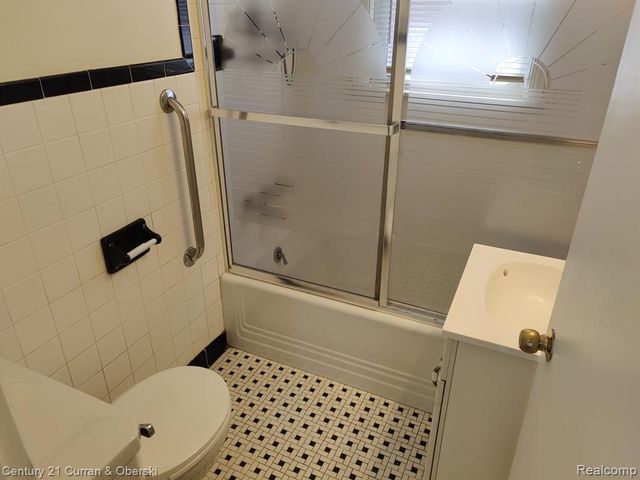 24311 Notre Dame Street, Dearborn, MI 48124