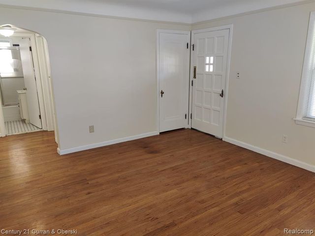 24311 Notre Dame Street, Dearborn, MI 48124