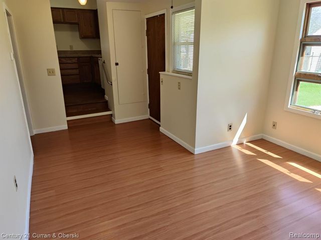 24311 Notre Dame Street, Dearborn, MI 48124