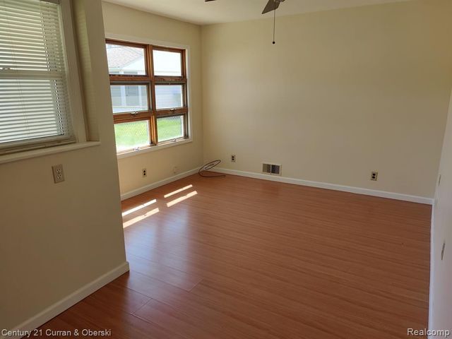 24311 Notre Dame Street, Dearborn, MI 48124