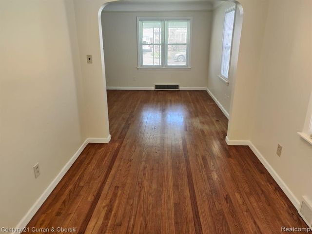 24311 Notre Dame Street, Dearborn, MI 48124