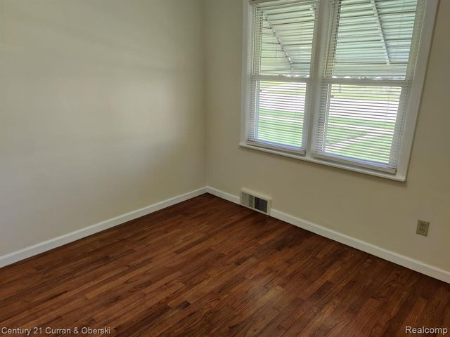 24311 Notre Dame Street, Dearborn, MI 48124