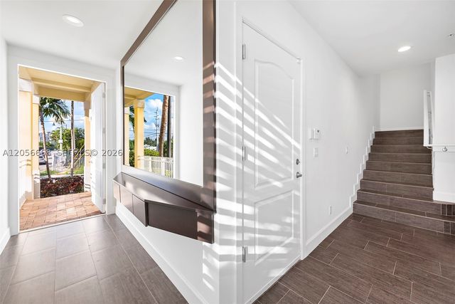 348 Elm St B-10, Hollywood, FL 33019