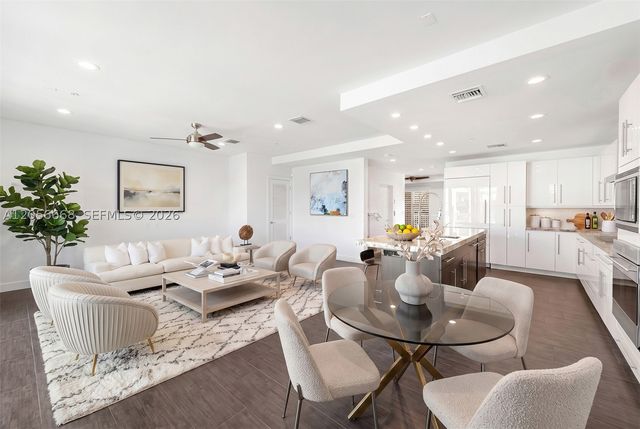 348 Elm St B-10, Hollywood, FL 33019