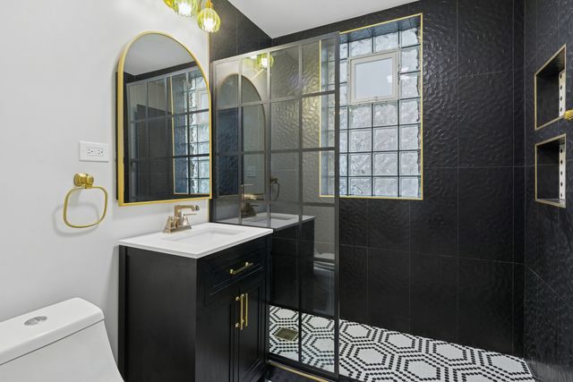 3045 W EASTWOOD Avenue 1, Chicago, IL 60625