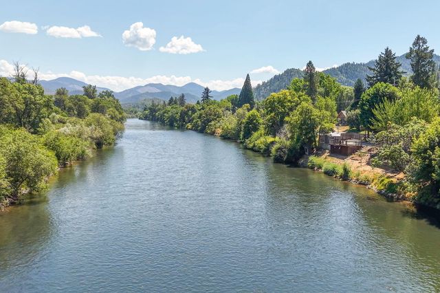 5504 Rogue River Highway, Gold Hill, OR 97525