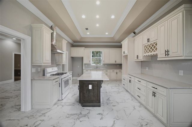 1208 W BAKER STREET, Plant City, FL 33563