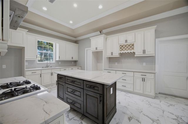 1208 W BAKER STREET, Plant City, FL 33563