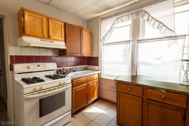 180 Berkshire Pl, Irvington Twp., NJ 07111