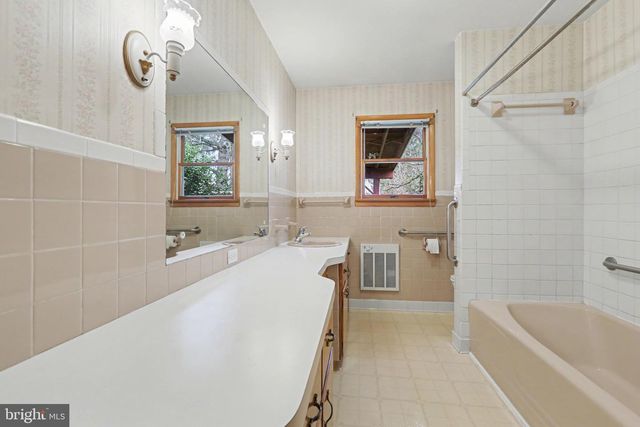 205 N MIDDLESEX RD, Carlisle, PA 17013