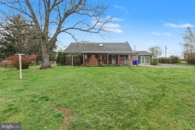 205 N MIDDLESEX RD, Carlisle, PA 17013