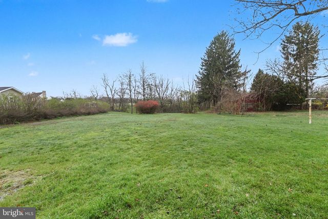 205 N MIDDLESEX RD, Carlisle, PA 17013