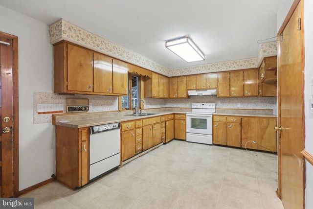 205 N MIDDLESEX RD, Carlisle, PA 17013