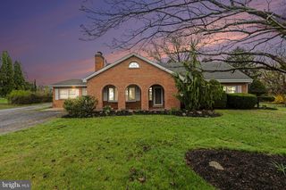205 N MIDDLESEX RD, Carlisle, PA 17013