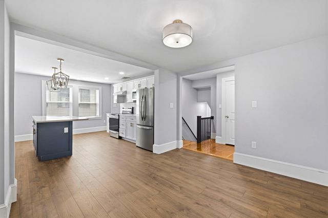 42 School St 2, Salem, MA 01970