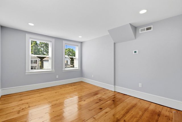 42 School St 2, Salem, MA 01970