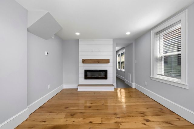 42 School St 2, Salem, MA 01970