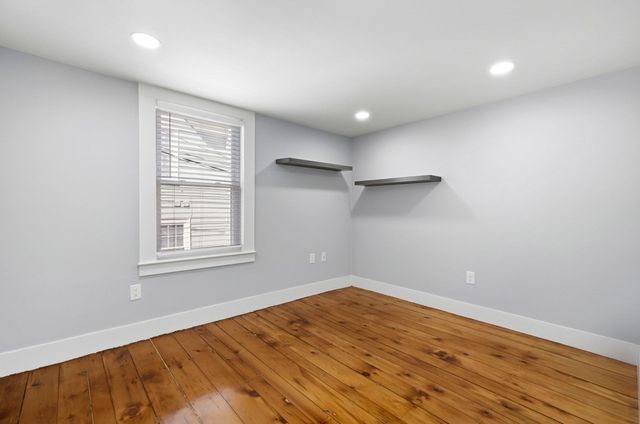 42 School St 2, Salem, MA 01970