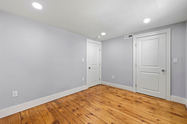 42 School St 2, Salem, MA 01970