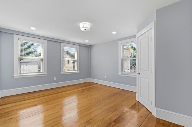 42 School St 2, Salem, MA 01970