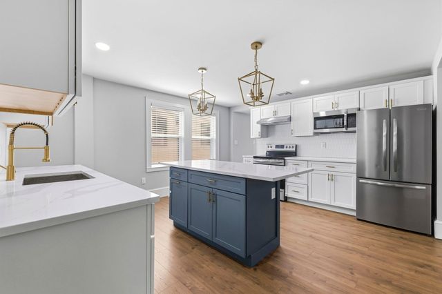 42 School St 2, Salem, MA 01970