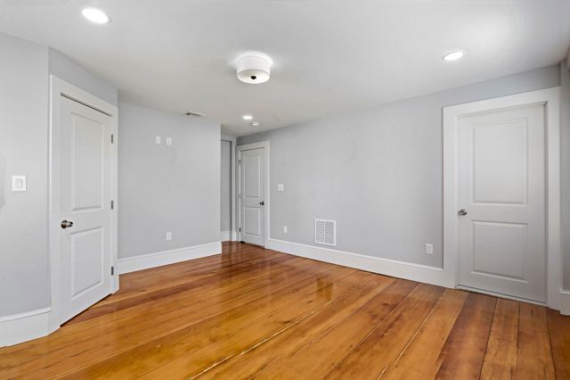 42 School St 2, Salem, MA 01970