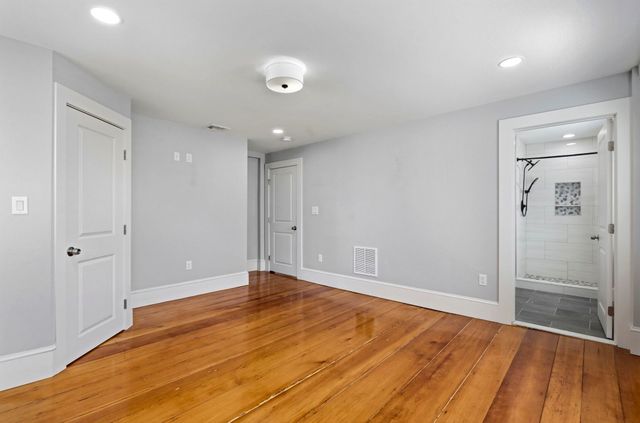 42 School St 2, Salem, MA 01970