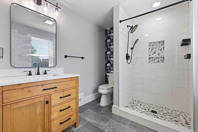 42 School St 2, Salem, MA 01970