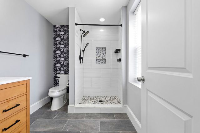 42 School St 2, Salem, MA 01970