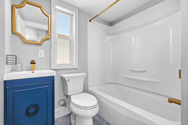 42 School St 2, Salem, MA 01970