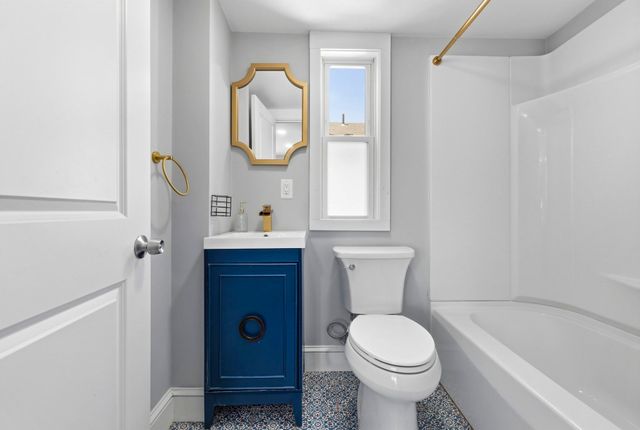 42 School St 2, Salem, MA 01970