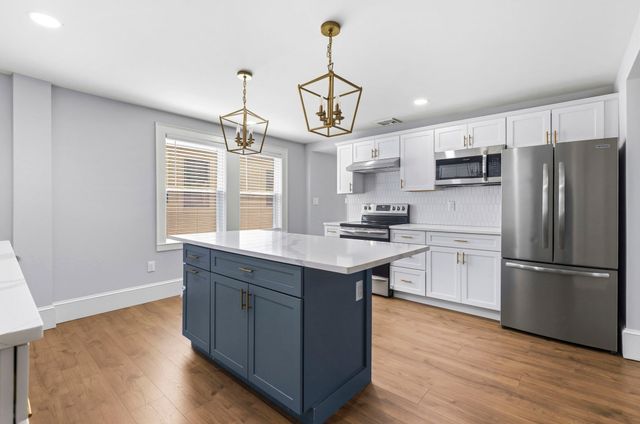 42 School St 2, Salem, MA 01970