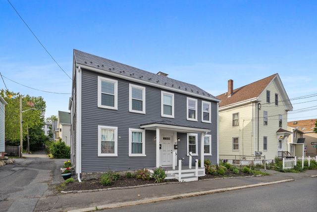 42 School St 2, Salem, MA 01970