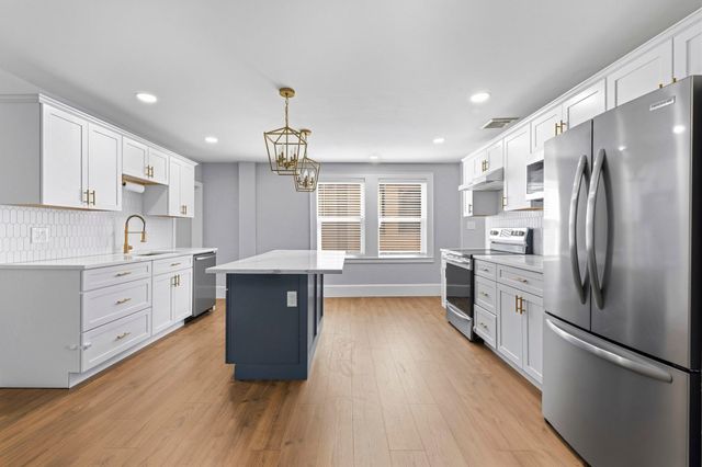 42 School St 2, Salem, MA 01970