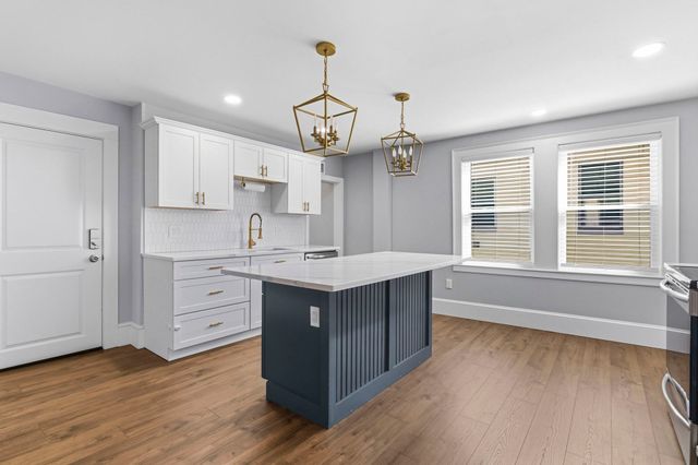 42 School St 2, Salem, MA 01970